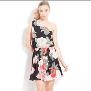 Alice + Olivia floral pattern one shoulder dress